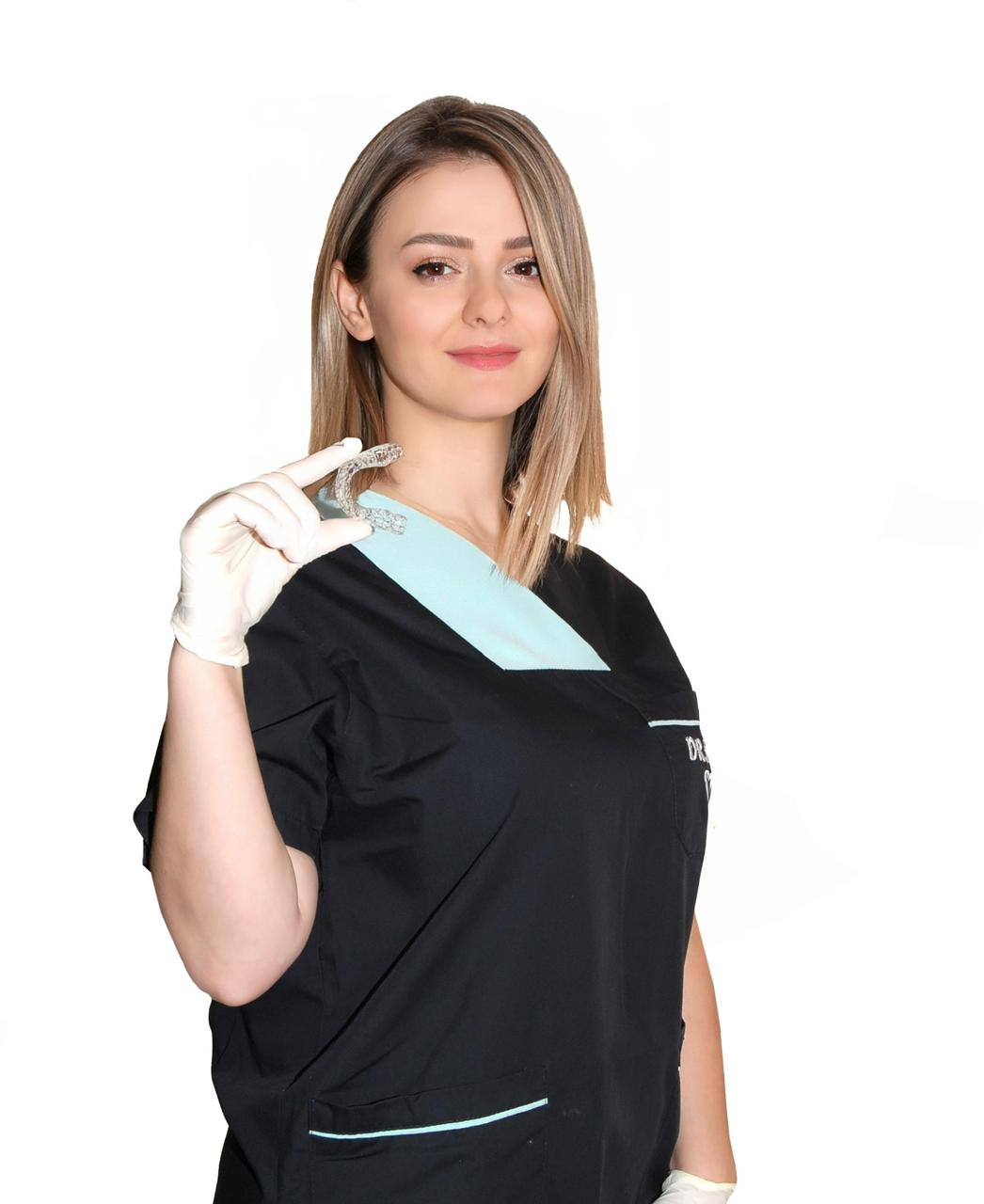 Dr. Emirjeta Mansaku ortodonte specialiste në Tiranë