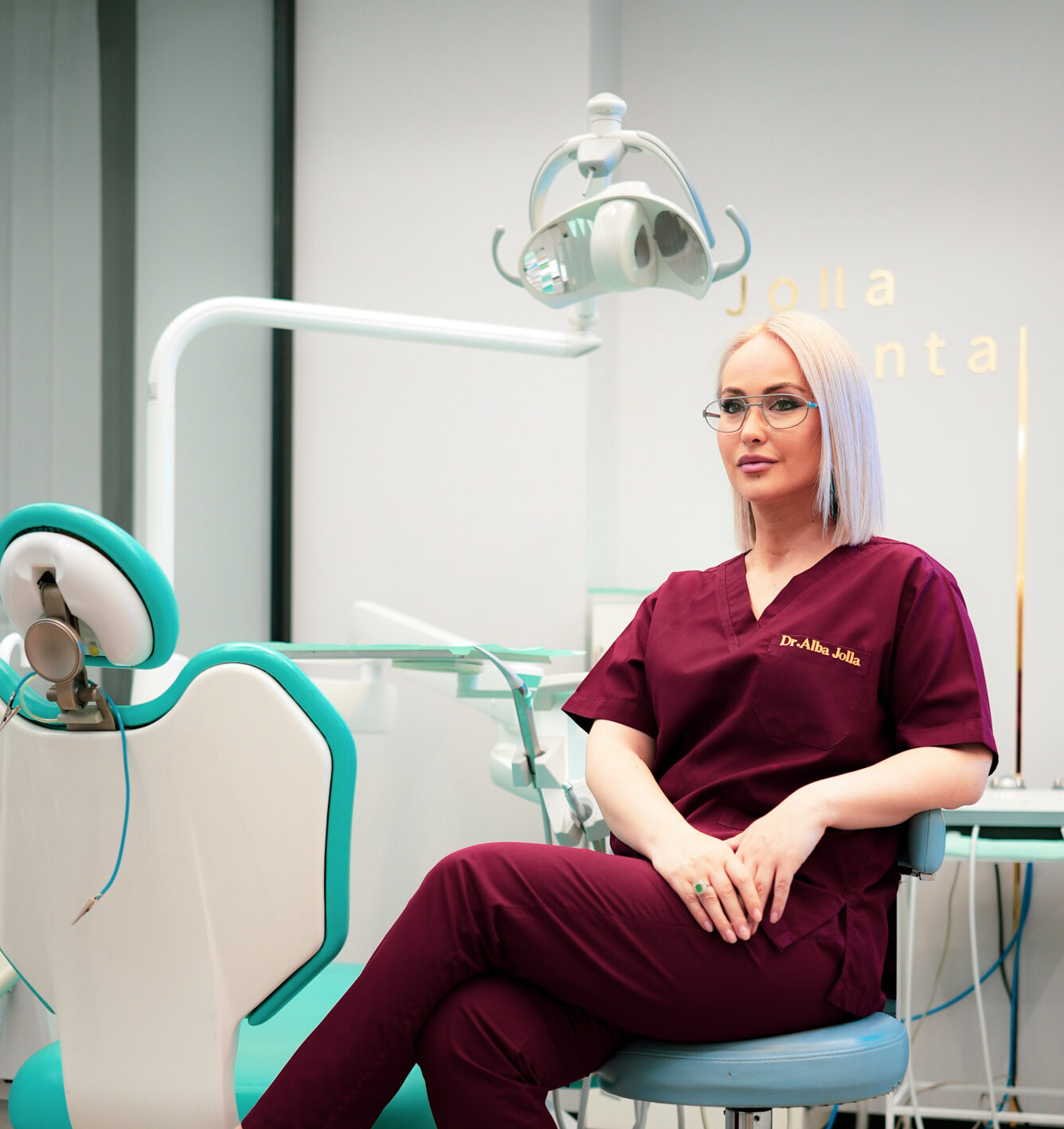 Portret profesional i Dr. Alba Jollës, specialiste në ortodonci