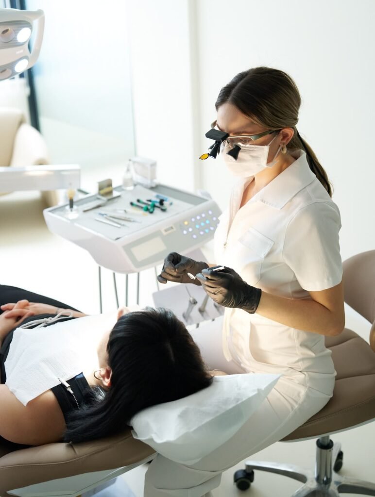 Mjeke Stomatologe / Asistente Dentare — Amma Dental